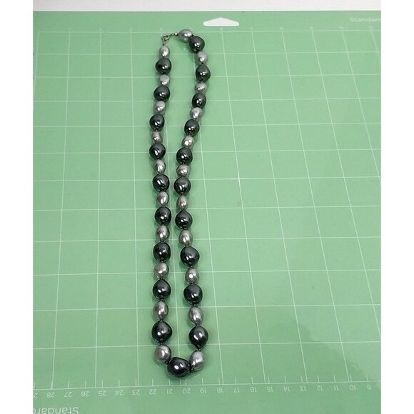 Trifari Faux Baroque Pearl Necklace Silver Clasp Tahitian Grey & White - Picture 5 of 6